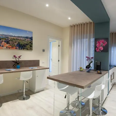 Petra Luxury לינה וארוחת בוקר סורנטו