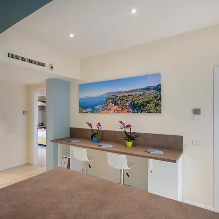 לינה וארוחת בוקר Petra Luxury 4*